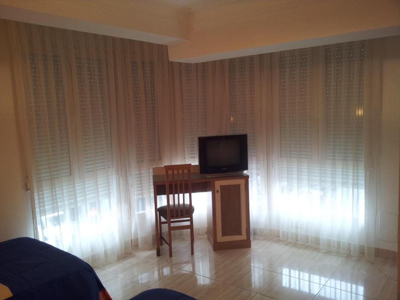 Hostal Conchi Miranda de Ebro Bagian luar foto