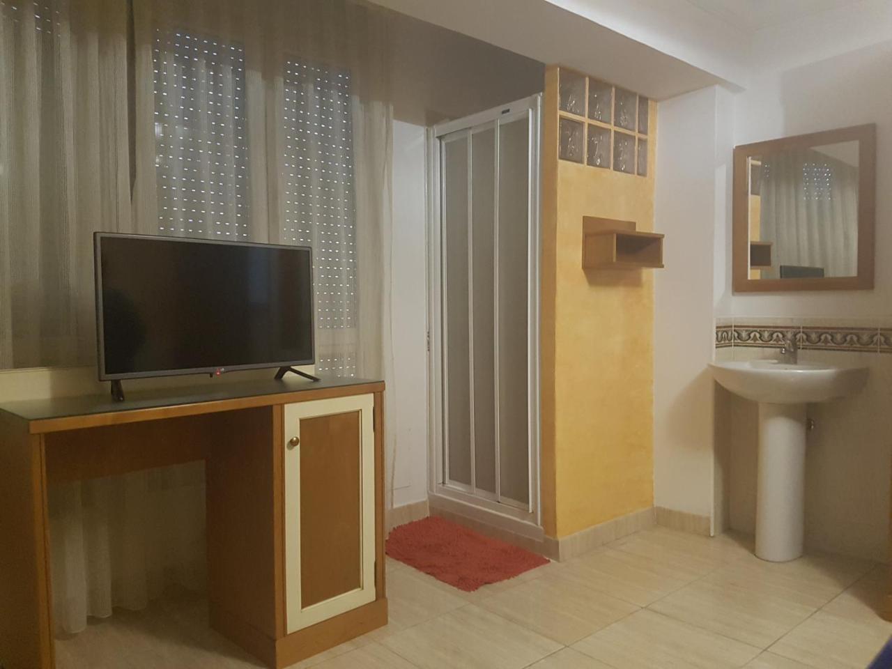 Hostal Conchi Miranda de Ebro Bagian luar foto